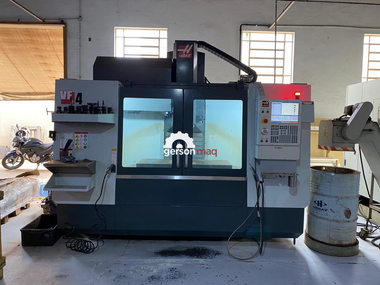 CENTRO DE USINAGEM HAAS VF4 ANO 2022 - 500 HRS DE USO